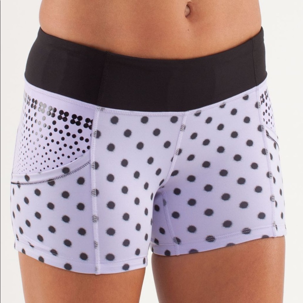 Lululemon Shorty Short in High Noon Dot Lilac / Black Size 2
